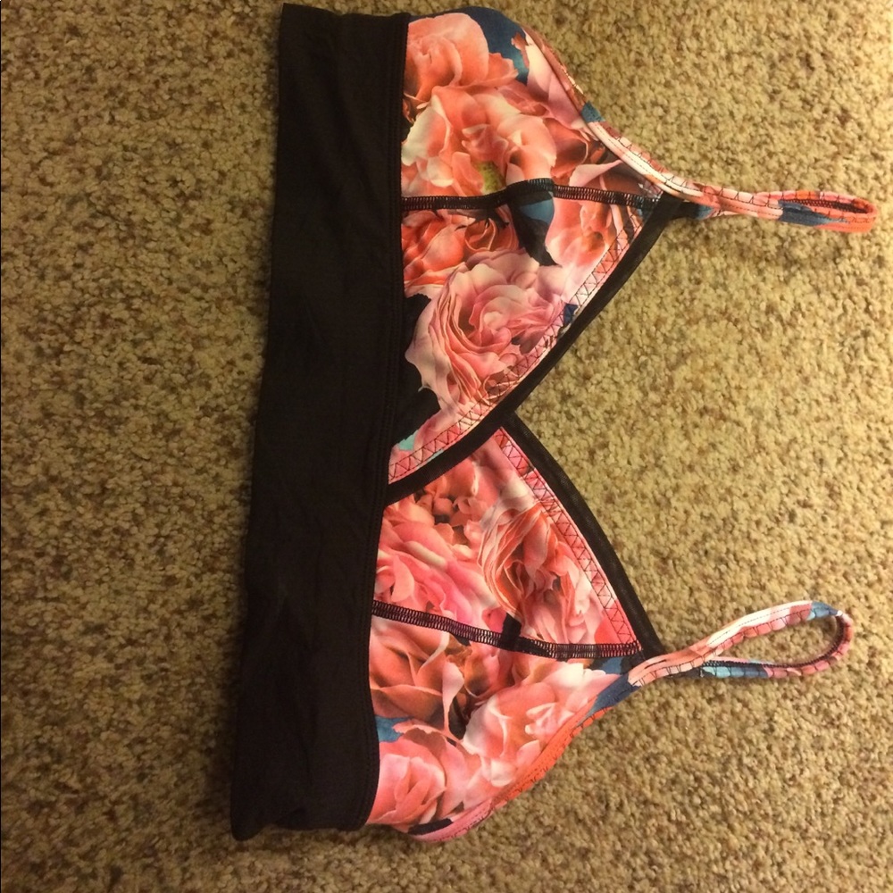 Super cute sports bra like new!!!